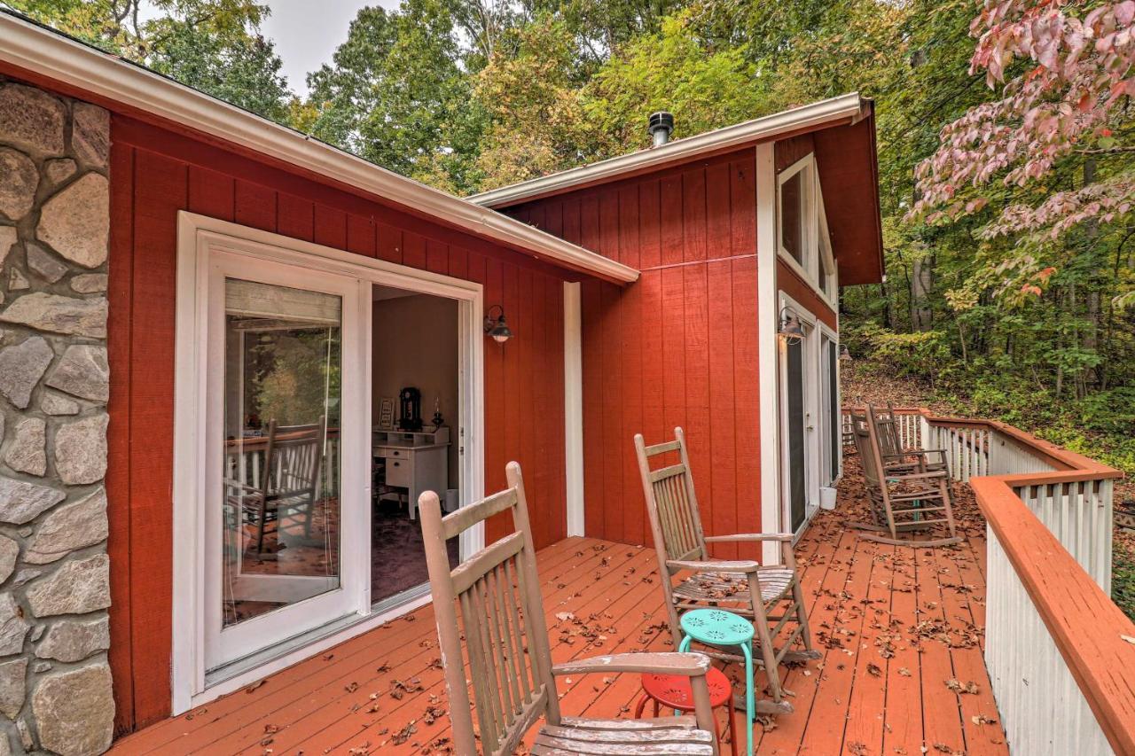 Rustic Red With Deck In Club! * Maggie Valley
