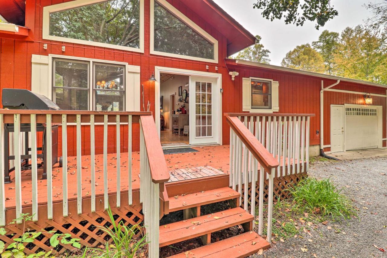 Rustic Red With Deck In Club!