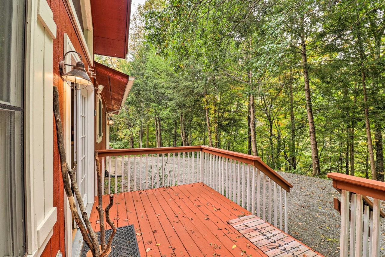 Casa de Férias Rustic Red With Deck In Club!
