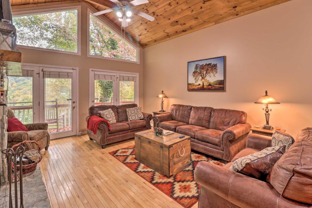 Rustic Red With Deck In Club!